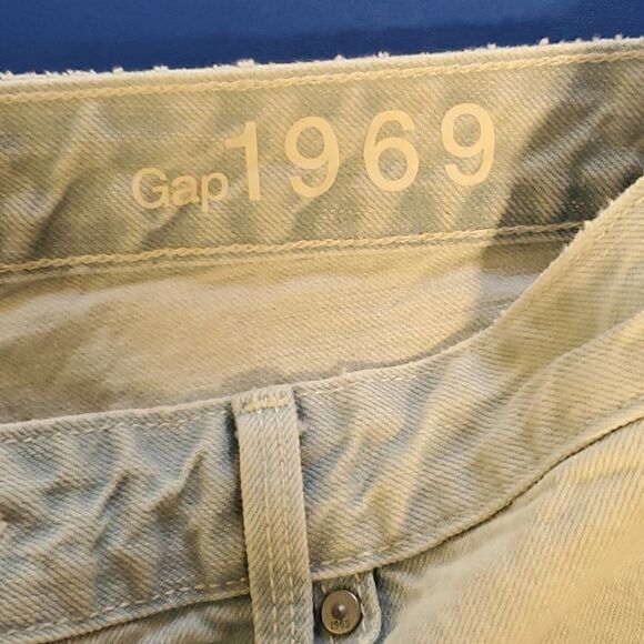 Gap 1969 women's Lightwash slightly distressed - Picture 3 of 6
